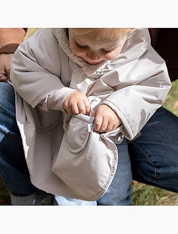 Poncho de voyage bébé pour siège auto - au chaud sous la pluie