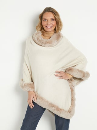 Poncho en maille avec bord fourrure