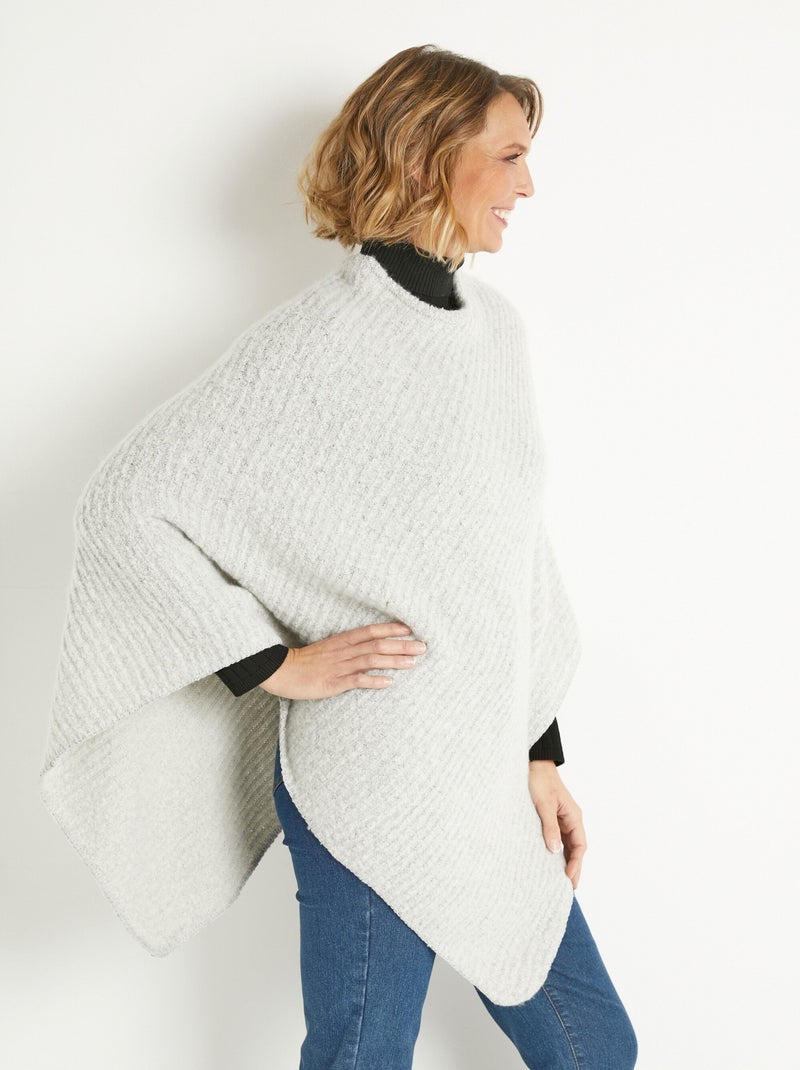 Poncho en maille mousseuse chaude Gris - Kiabi