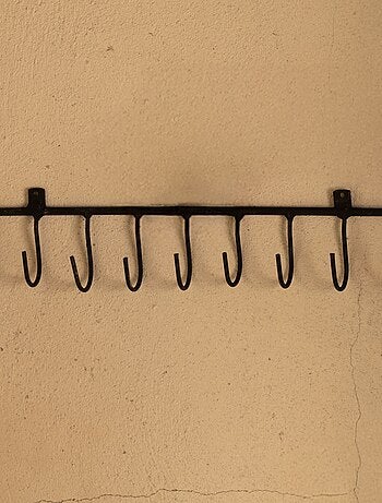 Portant avec patères en métal brut