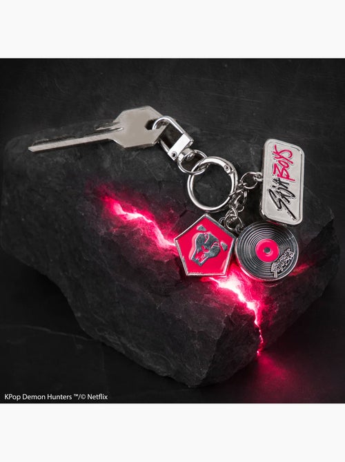 Porte-clés à charms Saja Boys - KPop Demon Hunters - Kiabi Porte-clés à charms Saja Boys - KPop Demon Hunters - Kiabi