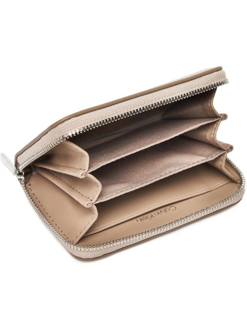 Portefeuille Femme Calvin Klein Jeans - Kiabi Portefeuille Femme Calvin Klein Jeans - Kiabi