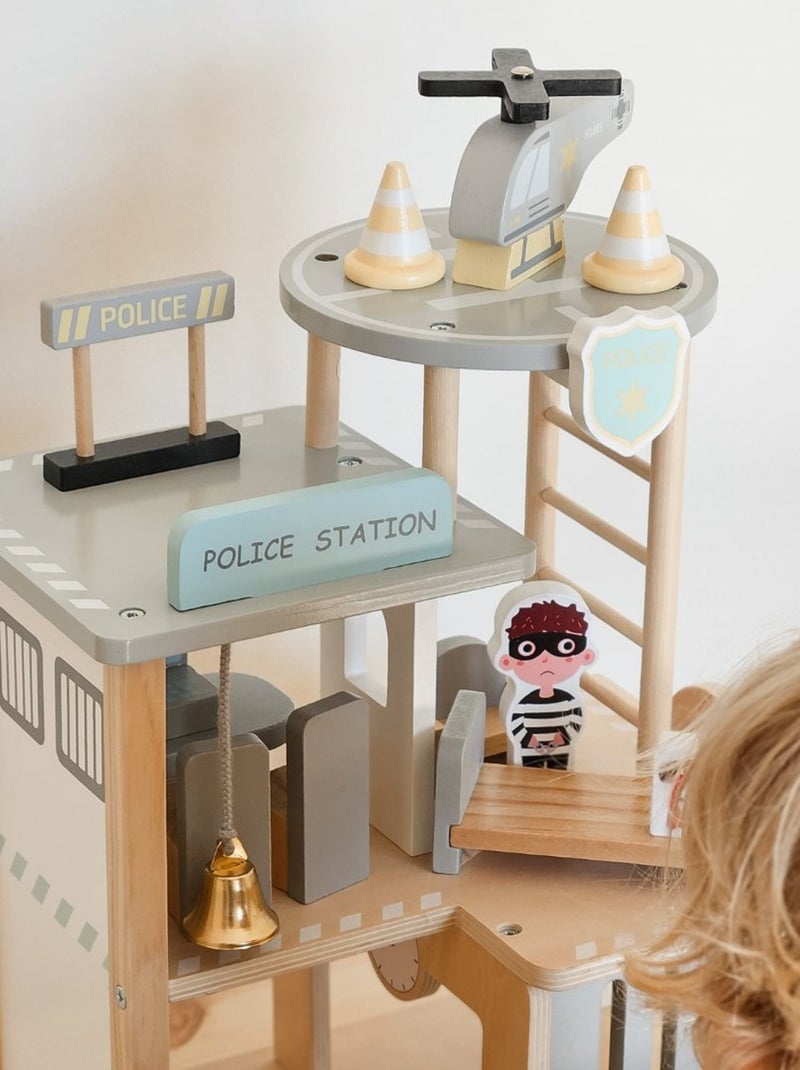 Poste de police en bois avec voiture et hélicoptère Mamabrum N/A - Kiabi