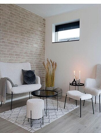 Pouf en fausse peau d'agneau blanc aux pieds noirs - House Nordic