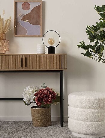 Pouf en velours et bouclettes