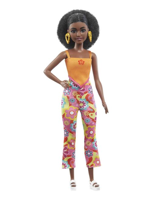 Poupée Barbie Fashionistas : pantalon à fleurs, cheveux noirs bouclés et petite silhouette - Kiabi