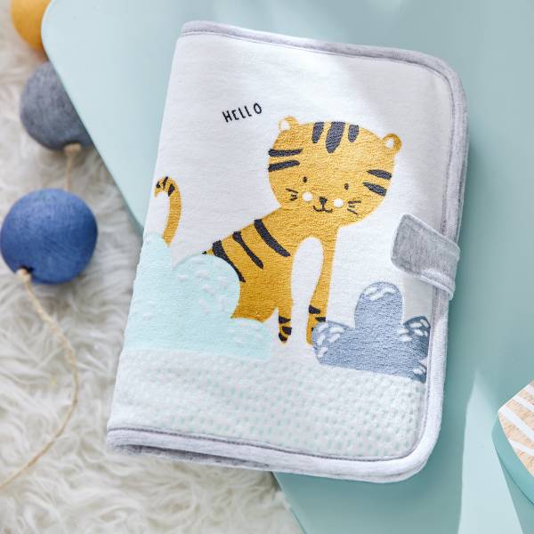 Protege Carnet De Sante Imprime Tigre Bebe Fille Blanc Kiabi 6 00