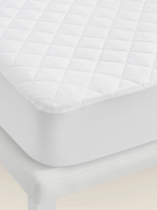 Protège-matelas antiallergique avec rembourrage en microfibre