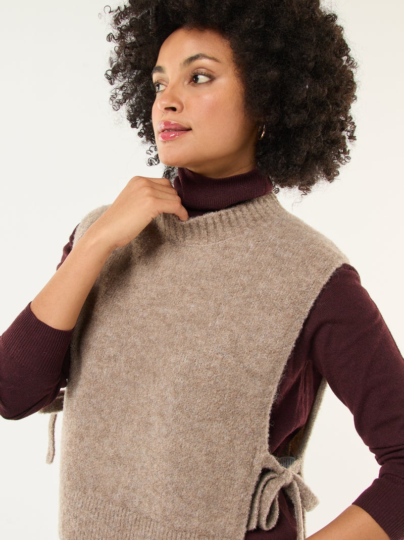 Pull à bouclettes sans manches à nouer Marron - Kiabi