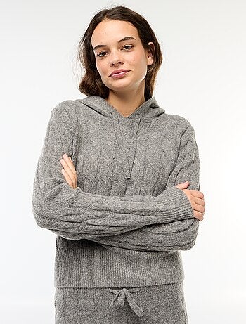 Pull à capuche torsadé