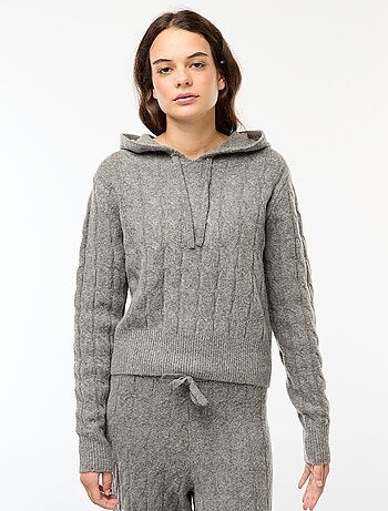 Pull à capuche torsadé