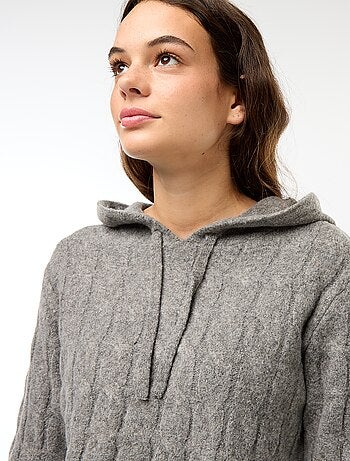 Pull à capuche torsadé