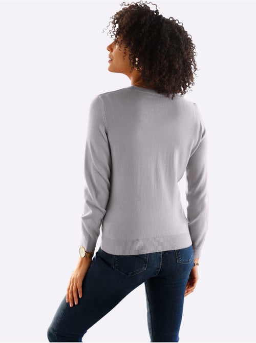 Pull à encolure ronde avec manches longues et finition soignée - Taille standard - Moda Vilona - Kiabi Pull à encolure ronde avec manches longues et finition soignée - Taille standard - Moda Vilona - Kiabi