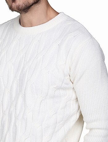 Pull à maille torsadée