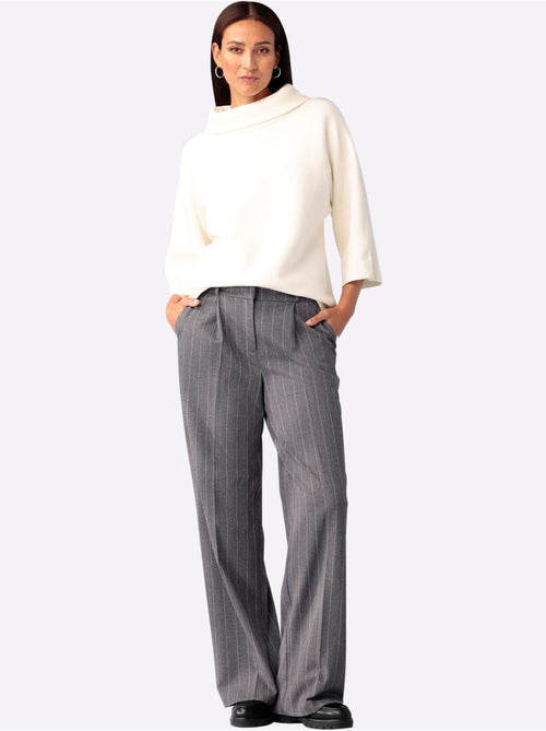 Pull à manches 3/4 large col à revers - taille standard - helline - Kiabi Pull à manches 3/4 large col à revers - taille standard - helline - Kiabi