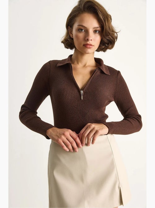 Pull ajusté à manches longues en maille côtelée avec col zippé lucci - Kiabi Pull ajusté à manches longues en maille côtelée avec col zippé lucci - Kiabi