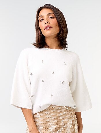 Pull avec bijoux fantaisies et manches 3/4