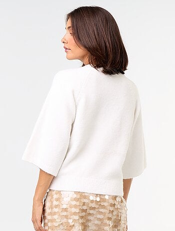 Pull avec bijoux fantaisies et manches 3/4
