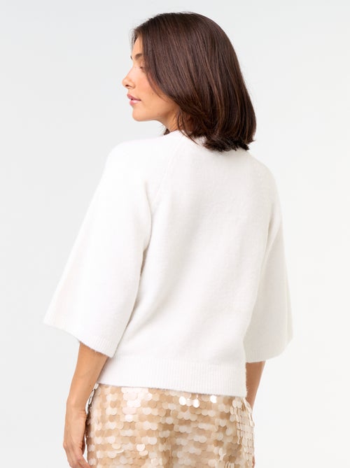 Pull avec bijoux fantaisies et manches 3/4 - Kiabi