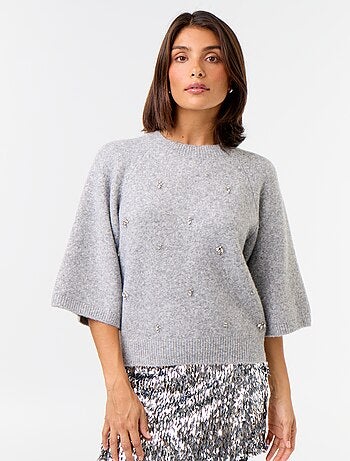 Pull avec bijoux fantaisies et manches 3/4