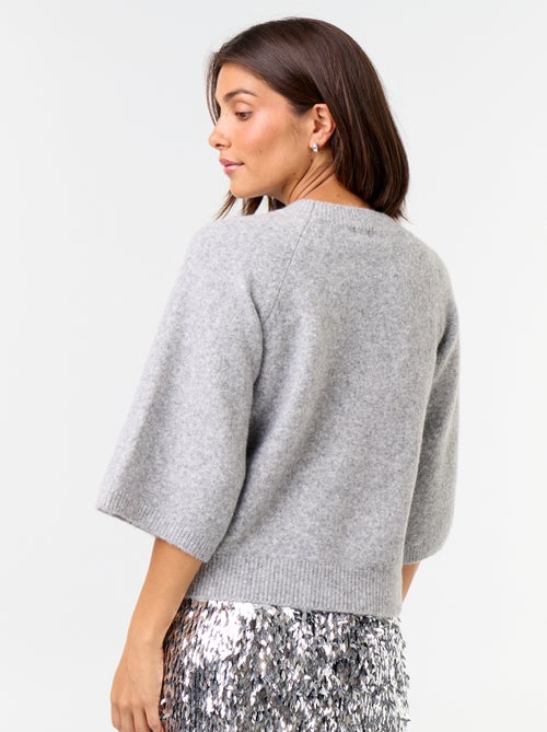 Pull avec bijoux fantaisies et manches 3/4 - Kiabi
