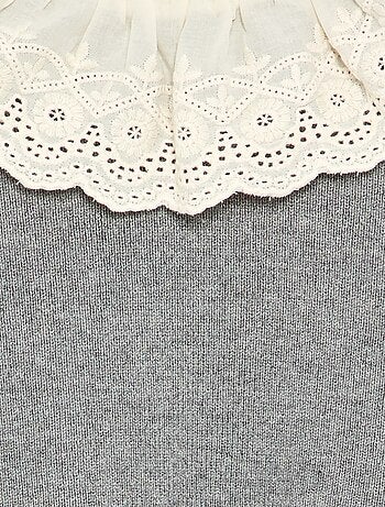 Pull avec col fantaisie en broderie anglaise