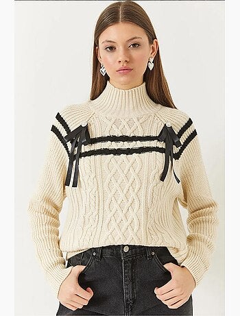 Pull avec col perlé et nœud lucci