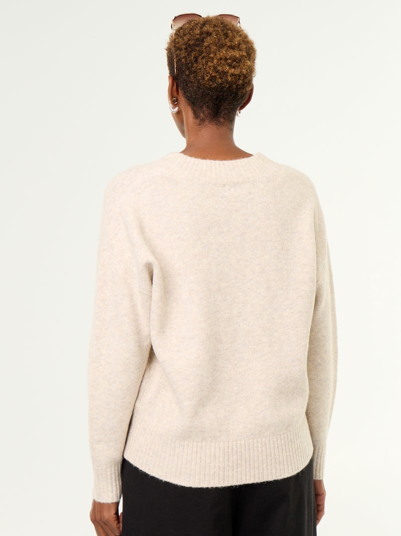 Pull avec grand col en V en maille côtelée Beige - Kiabi