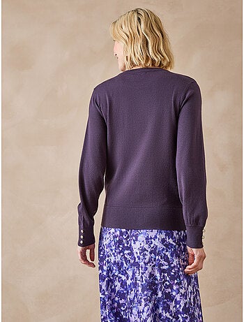 Pull boutons-bijoux aux manches