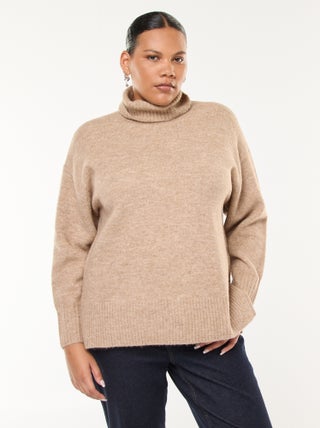 Pull chaud col roulé avec fentes à la base