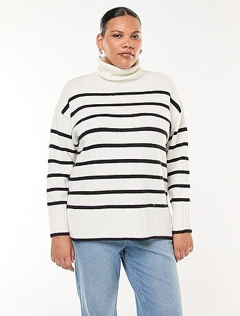 Pull chaud col roulé avec fentes à la base