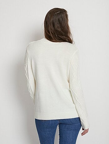 Pull chaud court col montant torsades