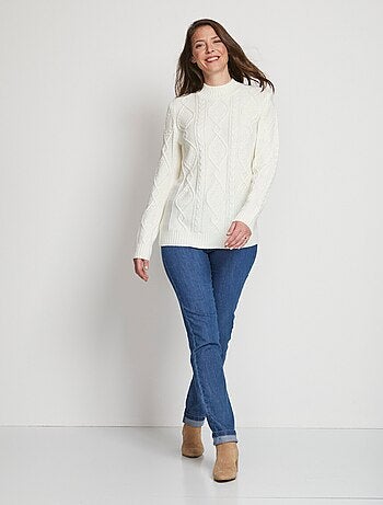 Pull chaud court col montant torsades