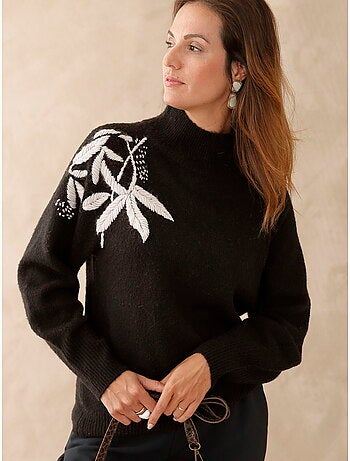 Pull col montant avec broderie