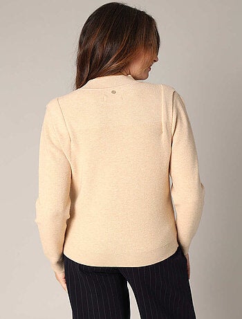 Pull col montant avec détails de boutons fantaisie 'Deeluxe'