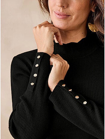 Pull col montant finitions écailles