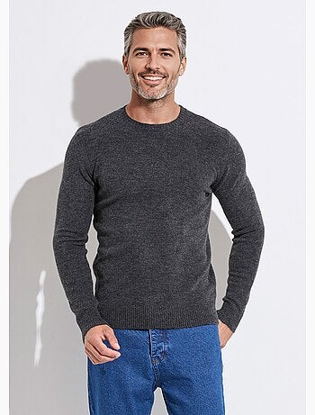 Pull col rond fine jauge, coupe ajustée