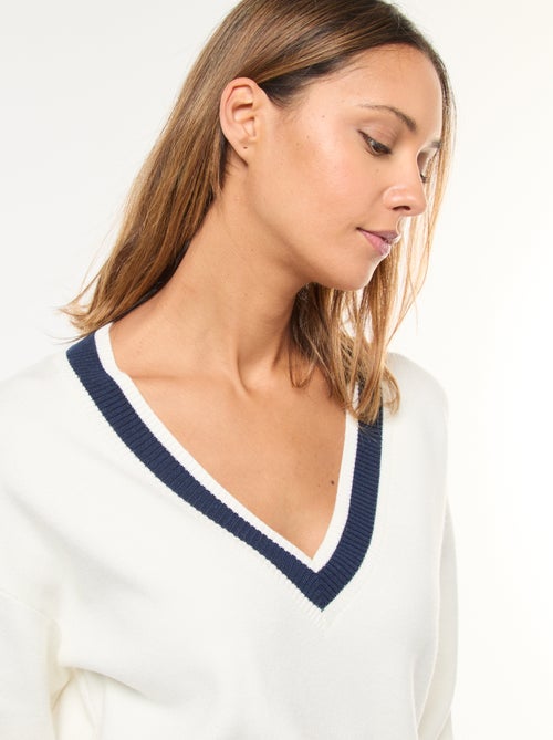 Pull col V avec bandes contrastées - Kiabi