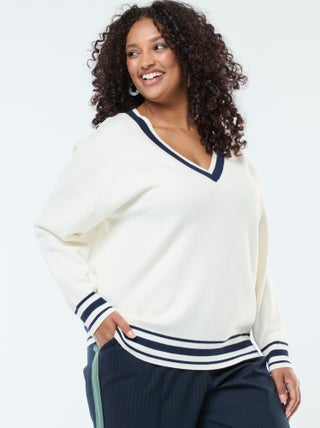 Pull col V en maille épaisse avec liserés