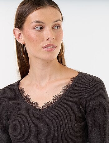 Pull côtelé avec col V avec dentelle