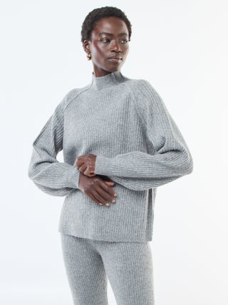 Pull côtelé manches longues et col montant
