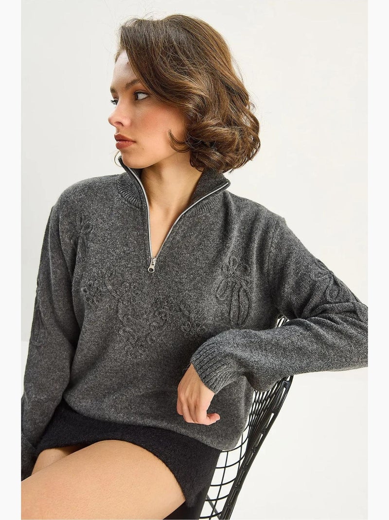 Pull coupe décontractée, col zippé et broderie lucci Gris Noir - Kiabi