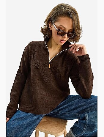Pull coupe décontractée, col zippé et broderie lucci