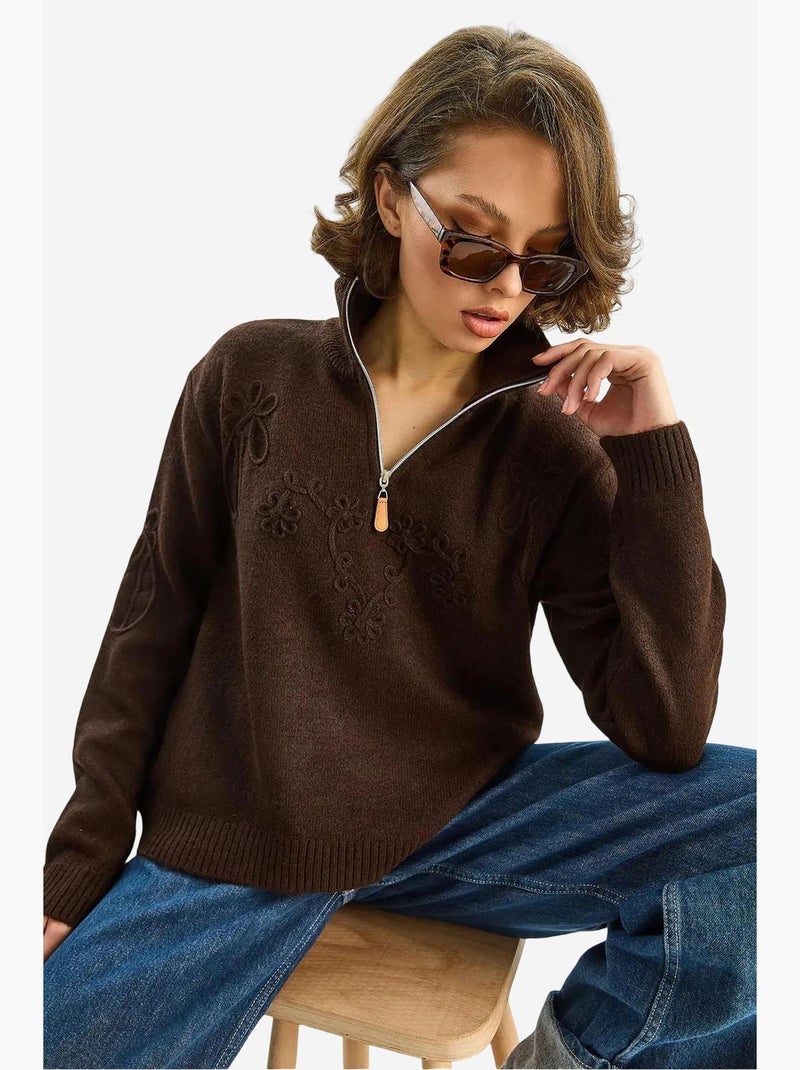 Pull coupe décontractée, col zippé et broderie lucci Marron foncé - Kiabi