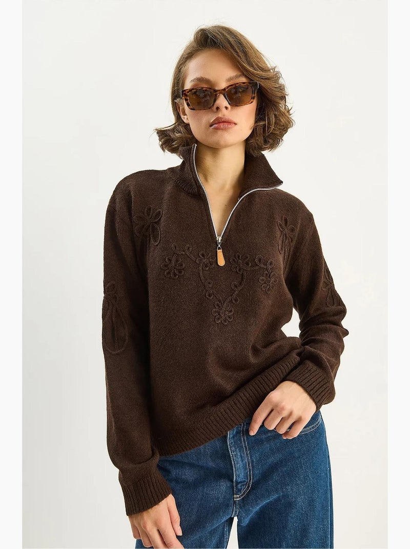 Pull coupe décontractée, col zippé et broderie lucci Marron foncé - Kiabi
