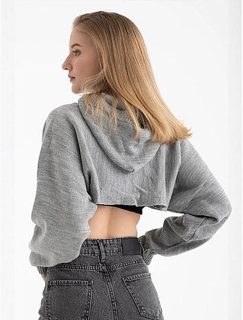 Pull court à capuche