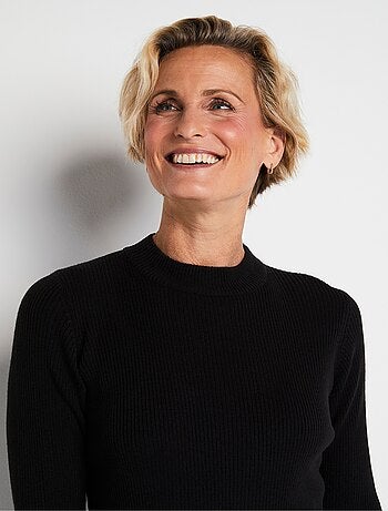 Pull court col montant maille côtelée