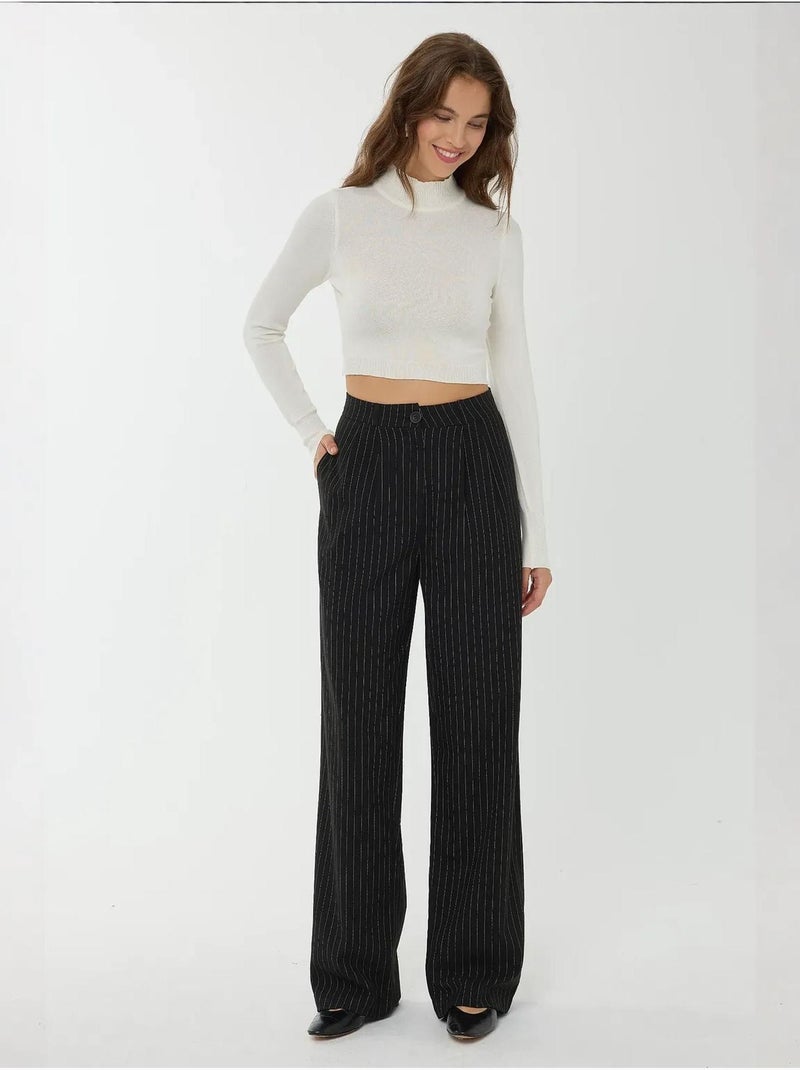 Pull court en tricot à demi-col roulé et coupe ajustée Beige naturel - Kiabi