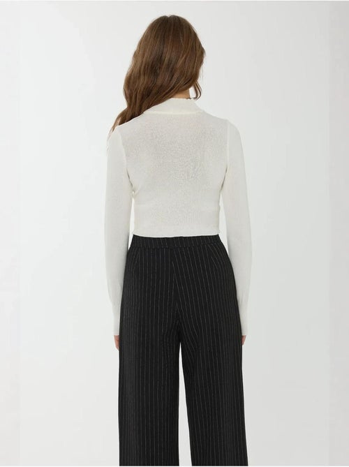 Pull court en tricot à demi-col roulé et coupe ajustée - Kiabi