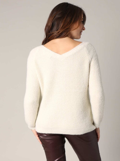 Pull doux à col en V en maille duveteuse 'Deeluxe' - Kiabi